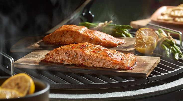 Salmón Ahumado con Mantequilla de Hierbas en Kamado